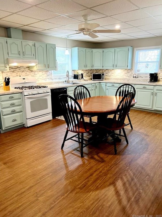 15 Asher Ave, Pawcatuck CT  06379-1709 exterior