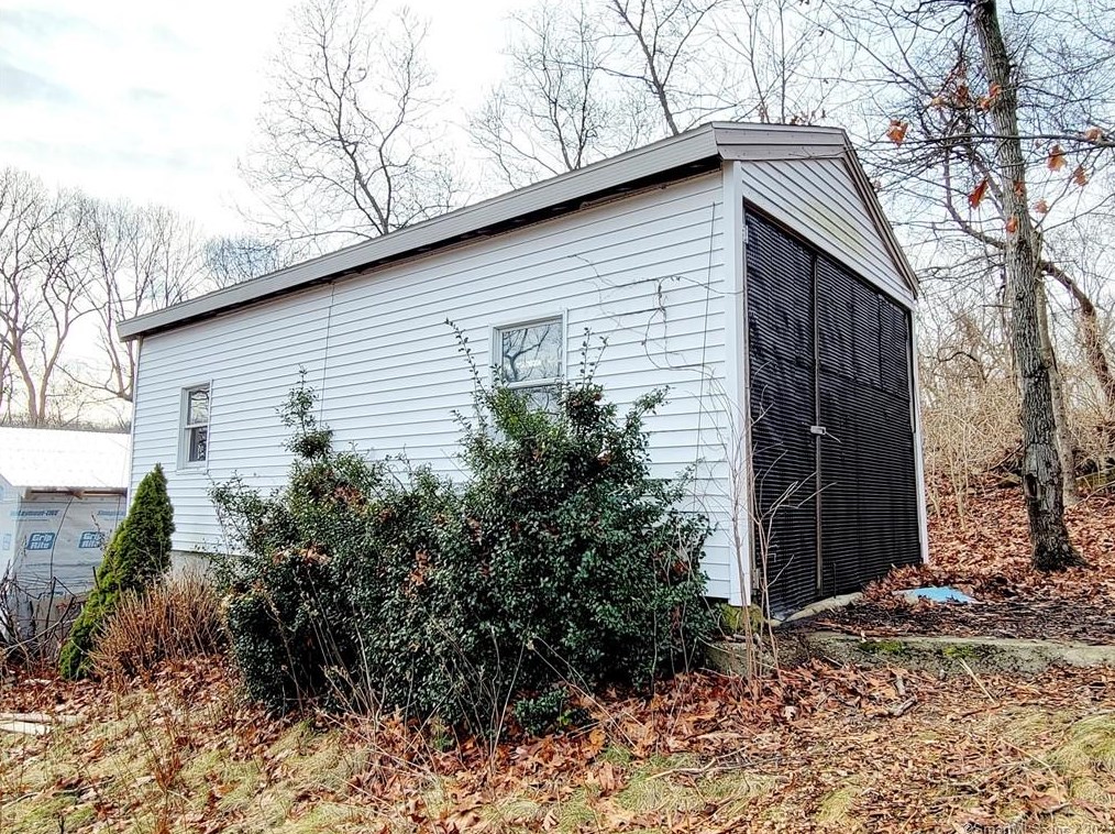 15 Asher Ave, Pawcatuck CT  06379-1709 exterior
