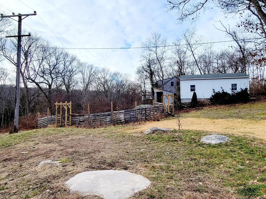 15 Asher Ave, Pawcatuck CT  06379-1709 exterior