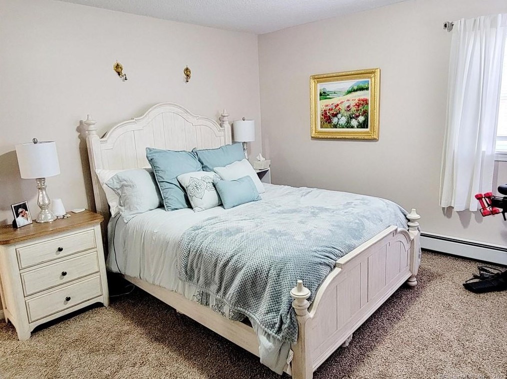 15 Asher Ave, Pawcatuck CT  06379-1709 exterior