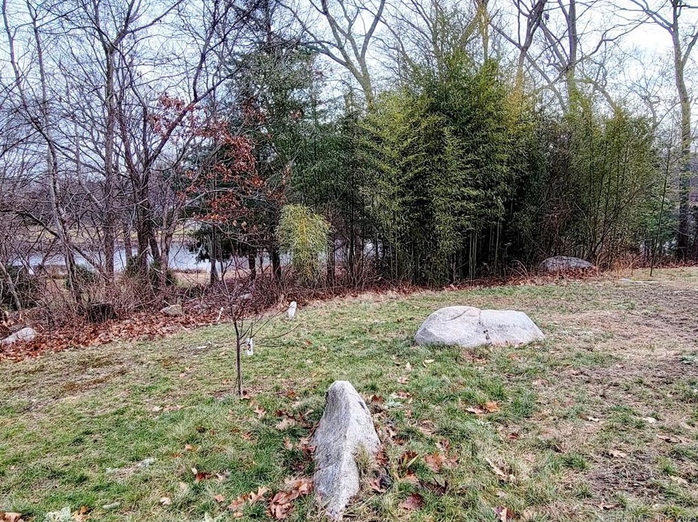 15 Asher Ave, Pawcatuck CT  06379-1709 exterior