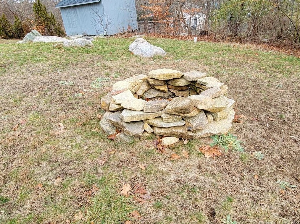 15 Asher Ave, Pawcatuck CT  06379-1709 exterior