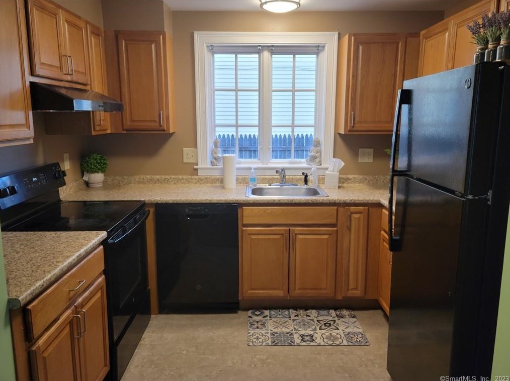 24 Wolcott St #1, Hartford, CT 06106