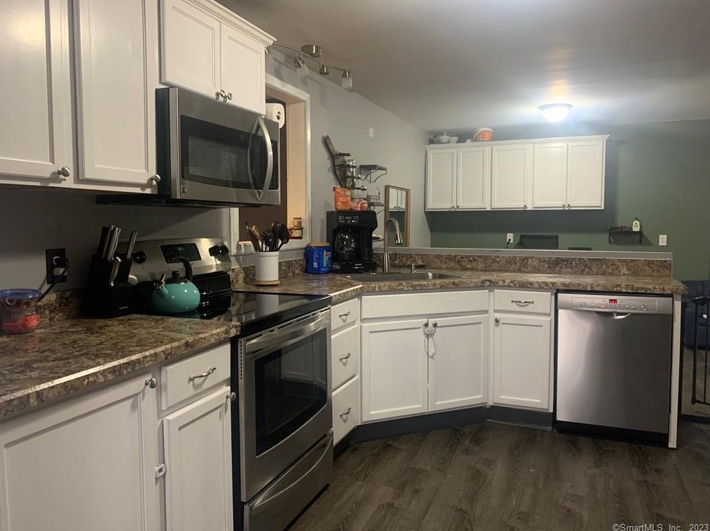 6 Williams Rd, North Branford, CT 06471