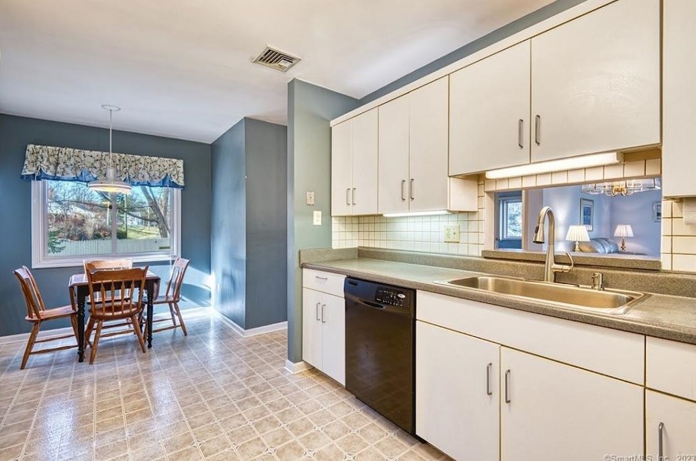 12 Boulevard Dr #16-109, Danbury, CT 06810