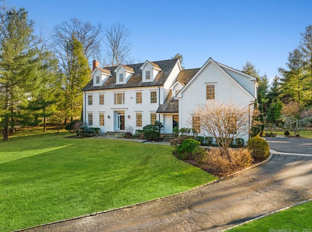 12 Wascussue Ct, New Canaan, CT 06840