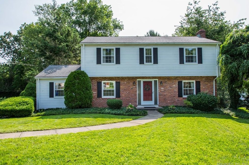 154 Clovercrest Rd, Hartford, CT 06109-3522