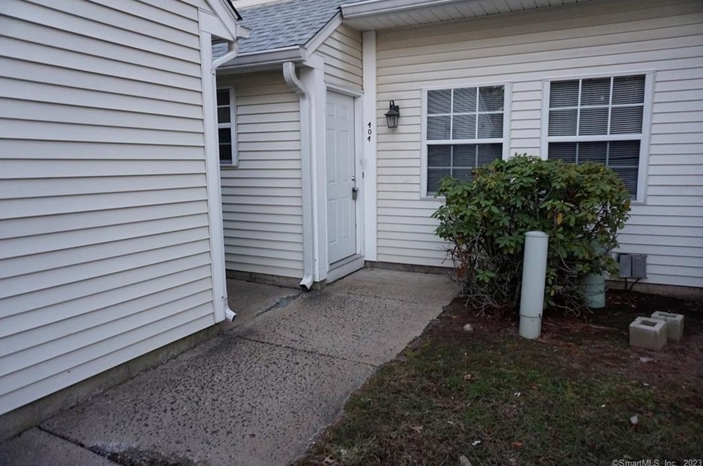 404 Spring Meadow Rd, Wapping, CT 06074