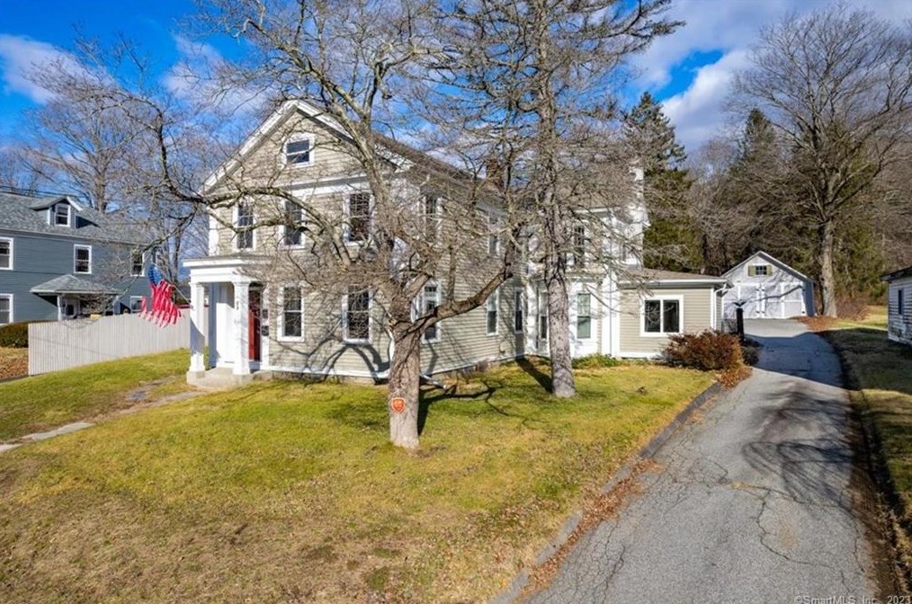 83 W Town St, Norwich, CT 06360