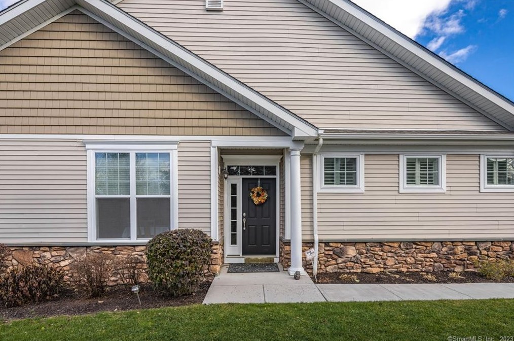 10 Wildwood Cir #10, Bethel, CT 06801
