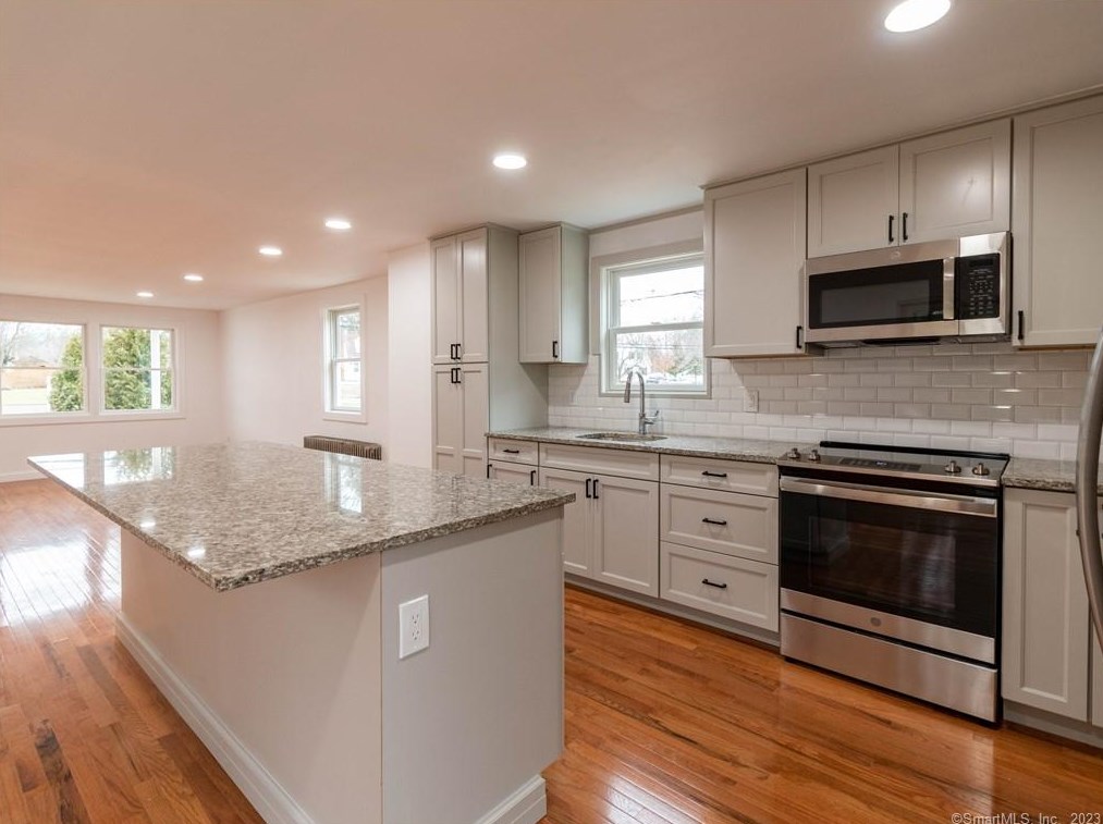 96 Pond Hill Rd, Wallingford, CT 06492