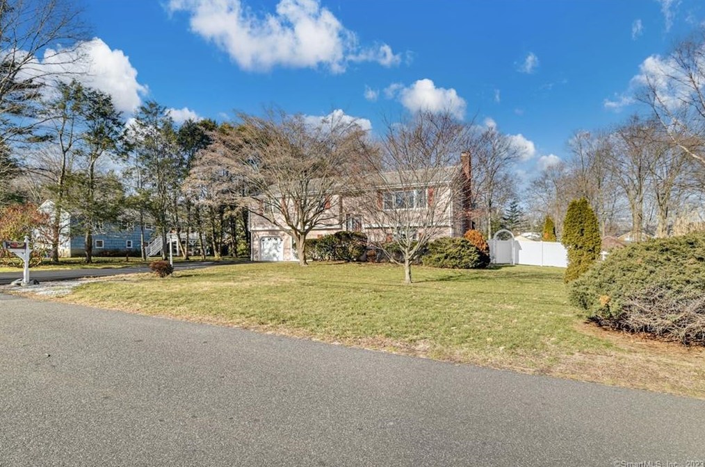 4 Sherwood St, Norwalk, CT 06851