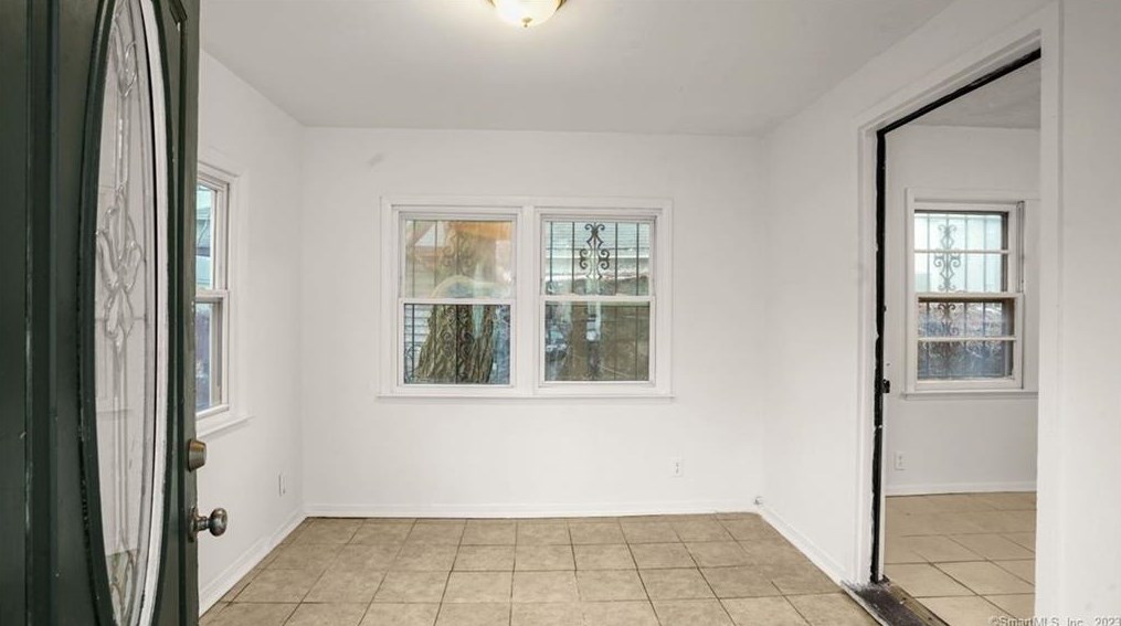 3 Wallace Ct, Bridgeport, CT 06605