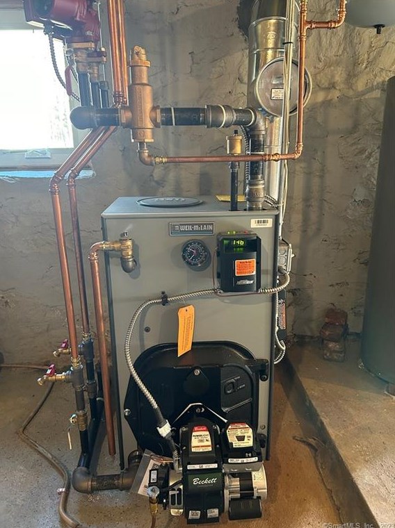 191 Danbury Quarter Rd, Winsted CT 06098-2418 exterior