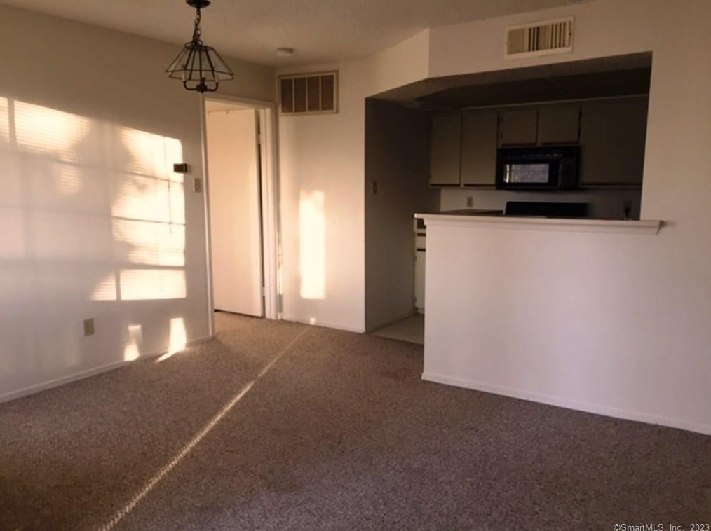 41 Crown Knoll Ct #51, Groton, CT 06340