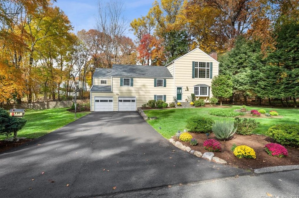 206 West Ln, Stamford, CT 06905