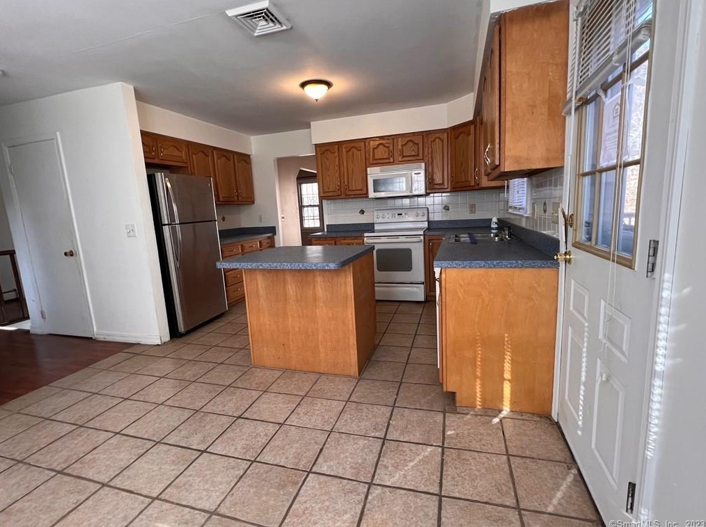 130 Whittemore Rd, Waterbury, CT 06762