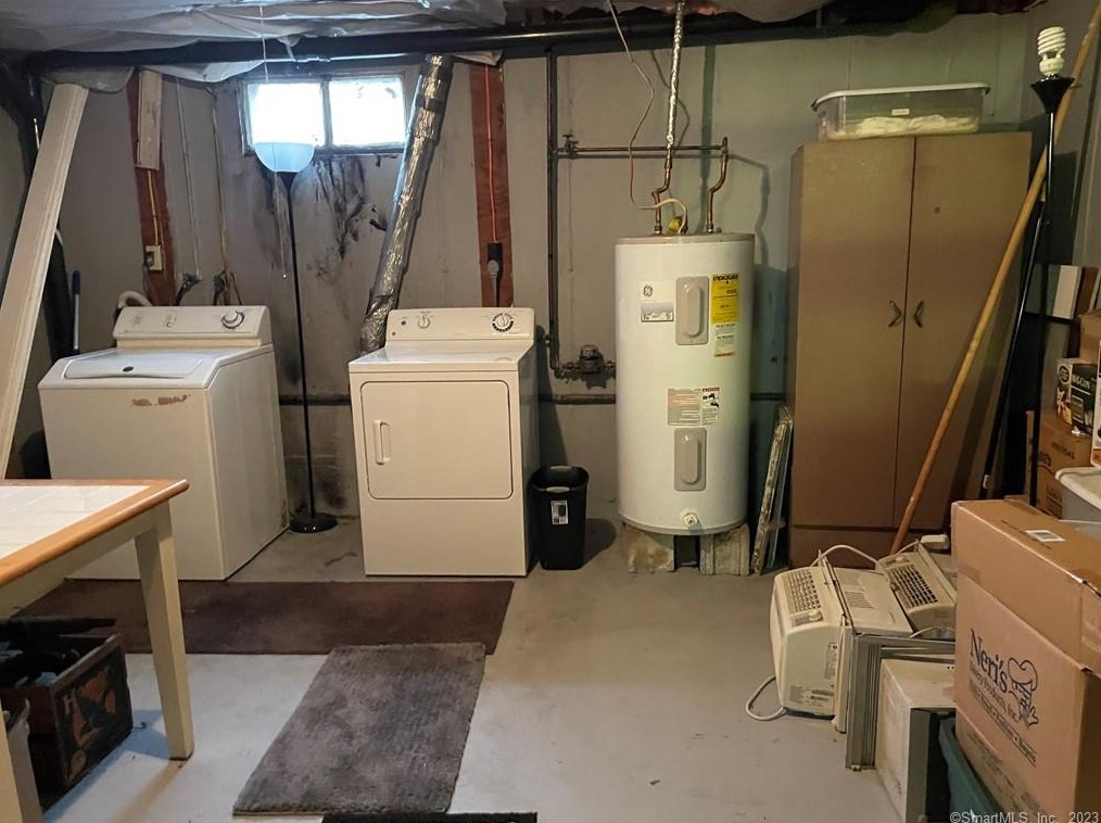 560 Yale Ave, Meriden CT 06450-8177 exterior