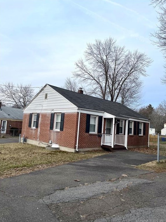 16 Easton St, Hartford, CT 06108-2821