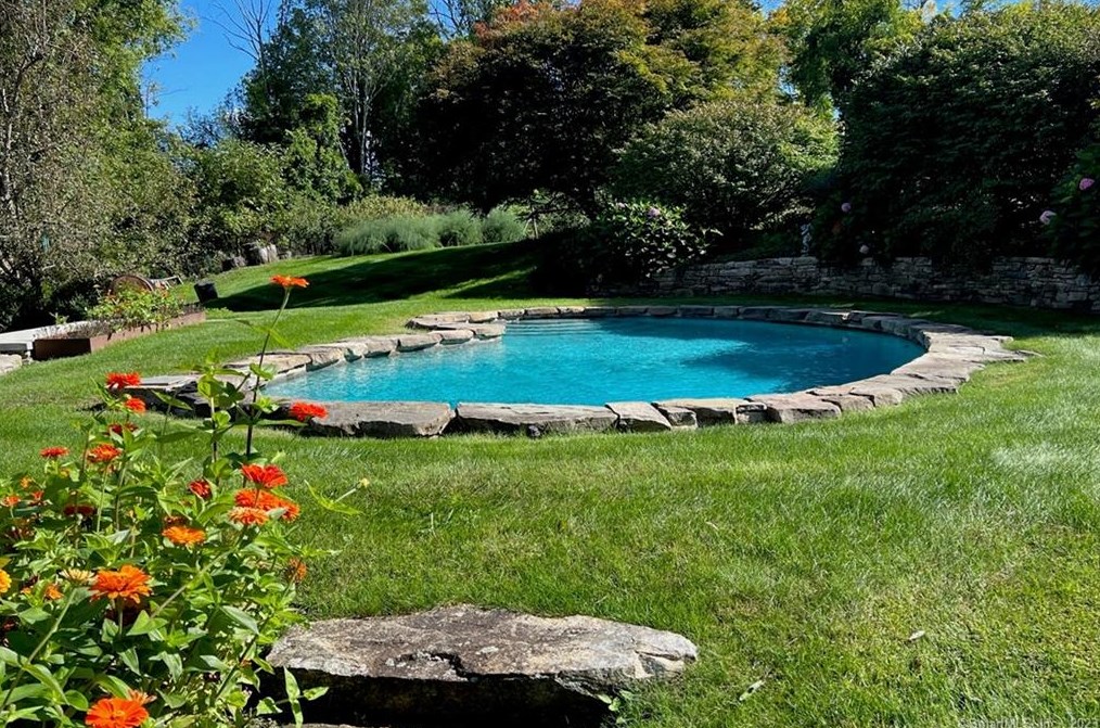 11 Rolling Hills Dr, West Woods, CT 06069