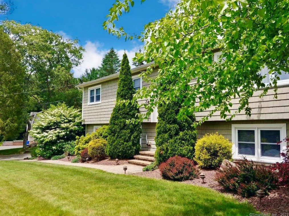 5 Perch Rd, Huntington, CT 06484