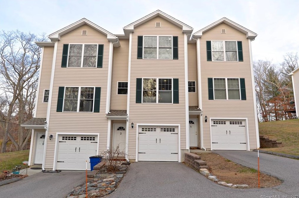 35 Old Fitch Hill Rd #2, Uncasville, CT 06382