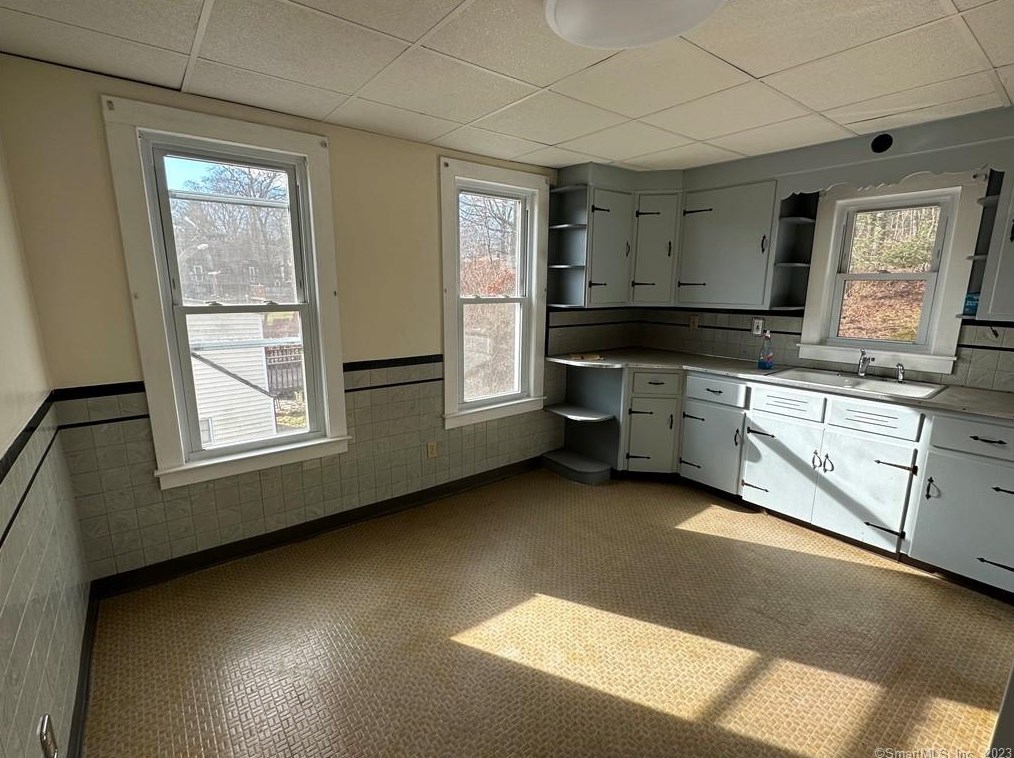 184 Woodland St, Meriden CT  06451-2028 exterior