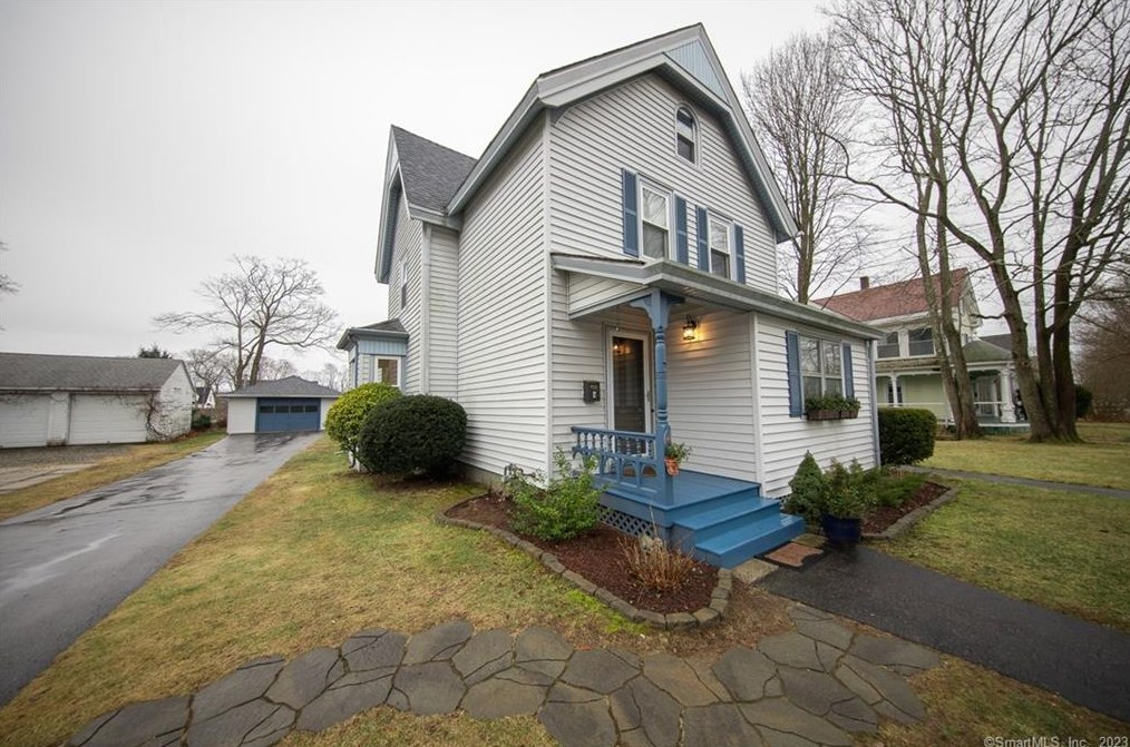 4 Moss St, Pawcatuck, CT 06379