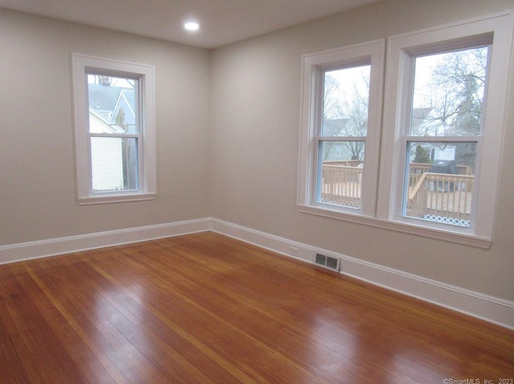 62 Glenwood Ave, Stratford CT  06614-4204 exterior