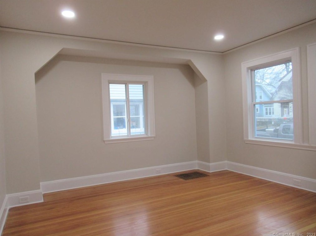 62 Glenwood Ave, Stratford CT  06614-4204 exterior