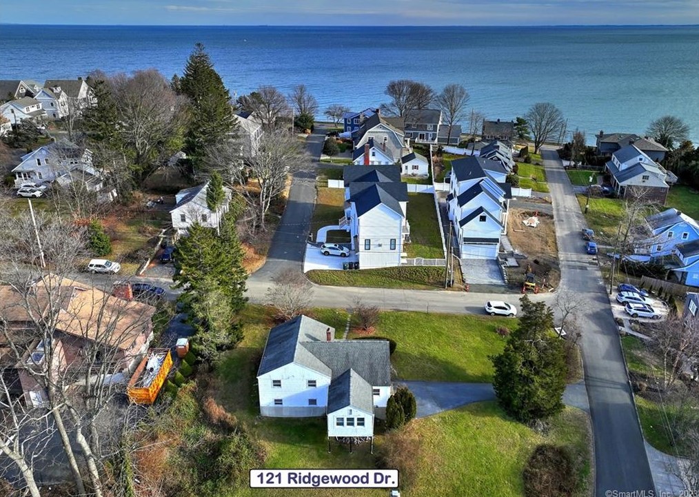 141 Ridgewood Dr, Milford, CT 06460