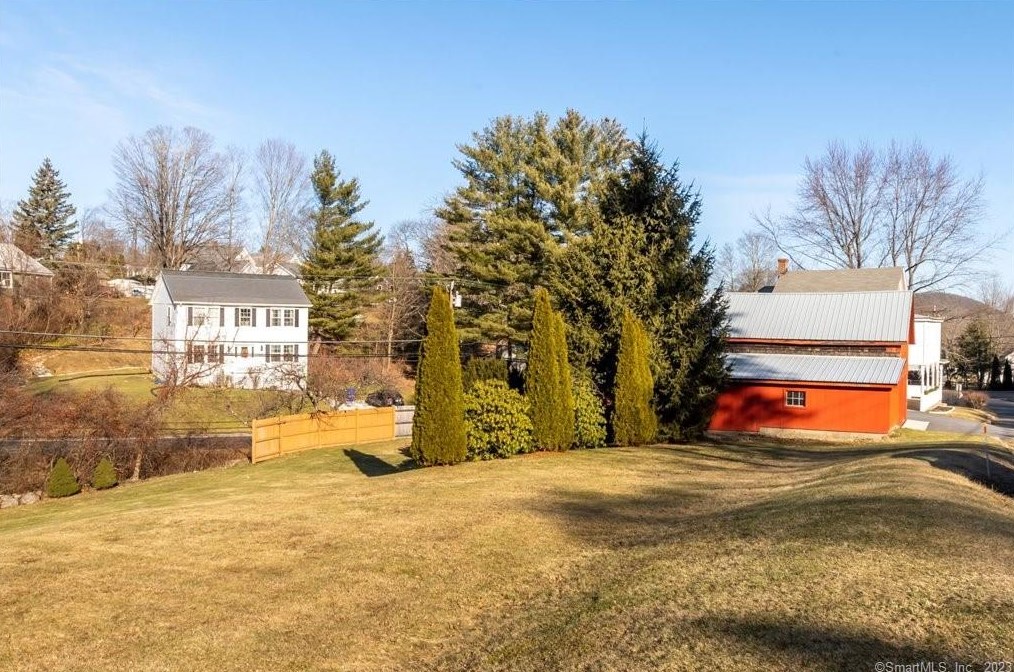 112 Pratt St, Winsted CT  06098-2053 exterior