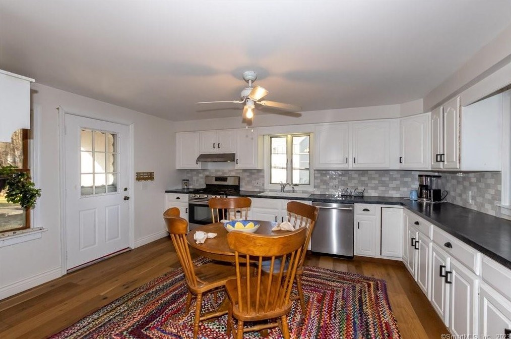 112 Pratt St, Winsted CT  06098-2053 exterior