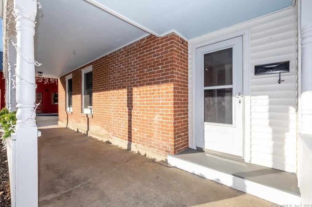 112 Pratt St, Winsted CT  06098-2053 exterior