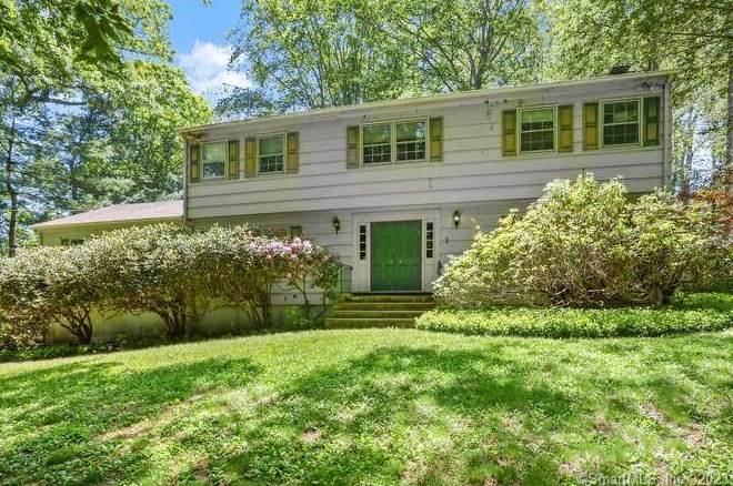 30 Benenson Dr, Cos Cob, CT 06807