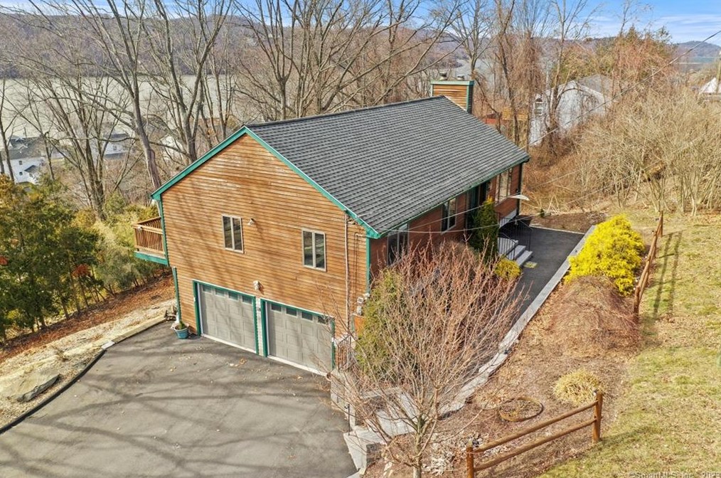 24 Mountain View Dr, Brookfield Center, CT 06804