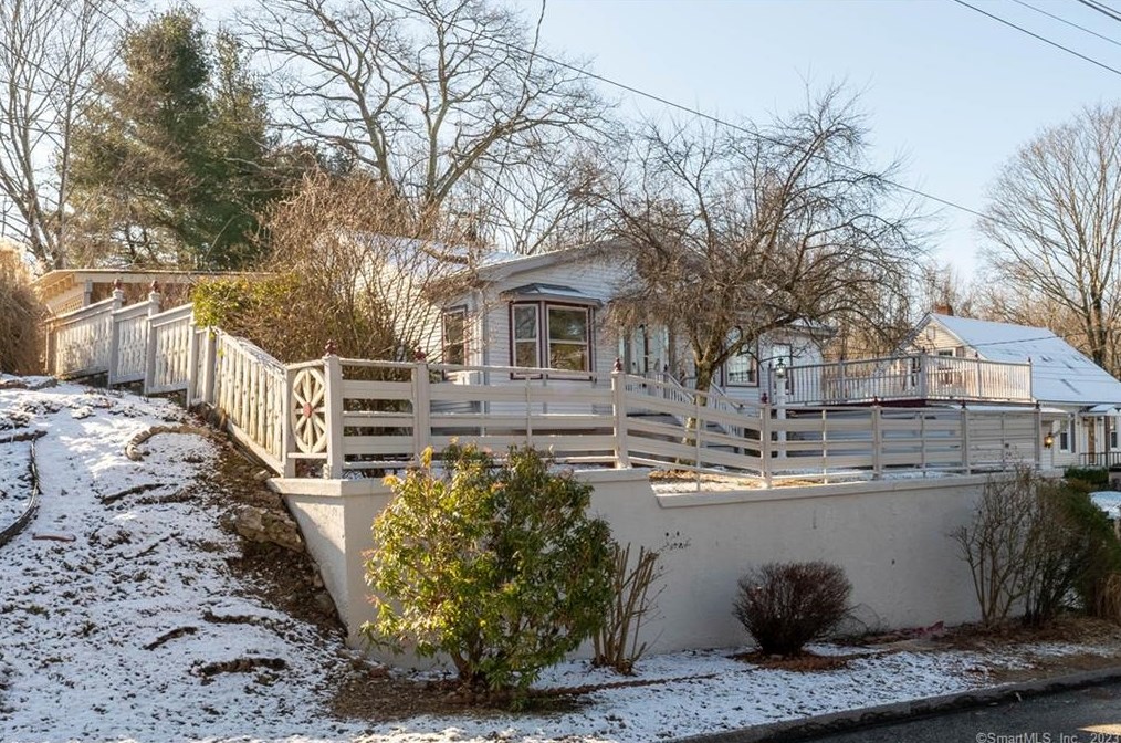 21 Bristol St, Chestnut Hill, CT 06226-3602