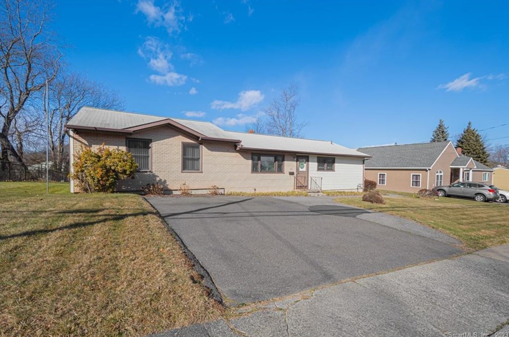 67 Cornflower Dr, Milford, CT 06460