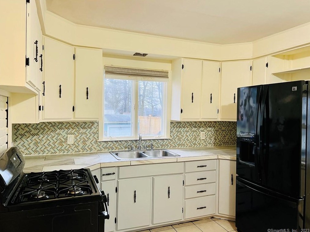 115 Clinton St #1, Waterbury, CT 06710