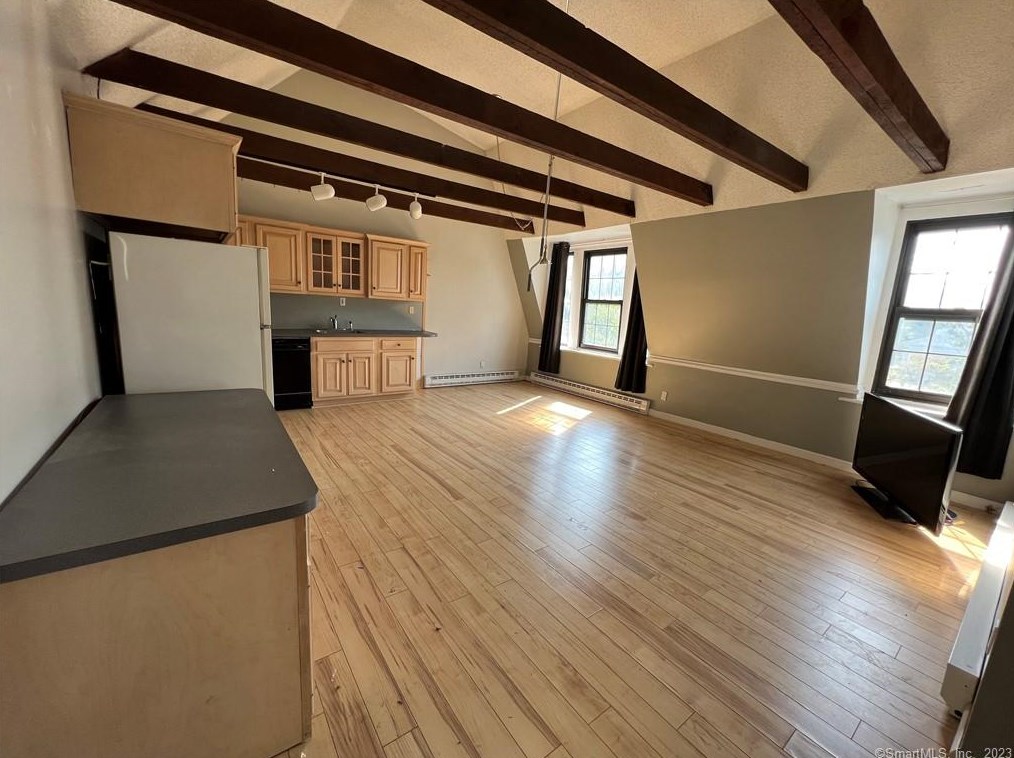 130 Main St Apt 4b, Collinsville, CT