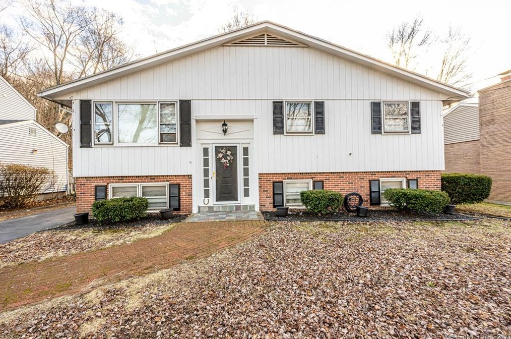 55 Reyna Rd, New Haven, CT 06514 exterior