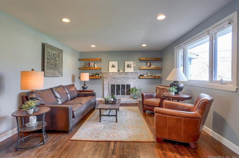 20 Farmstead Ln, Glastonbury, CT 06033