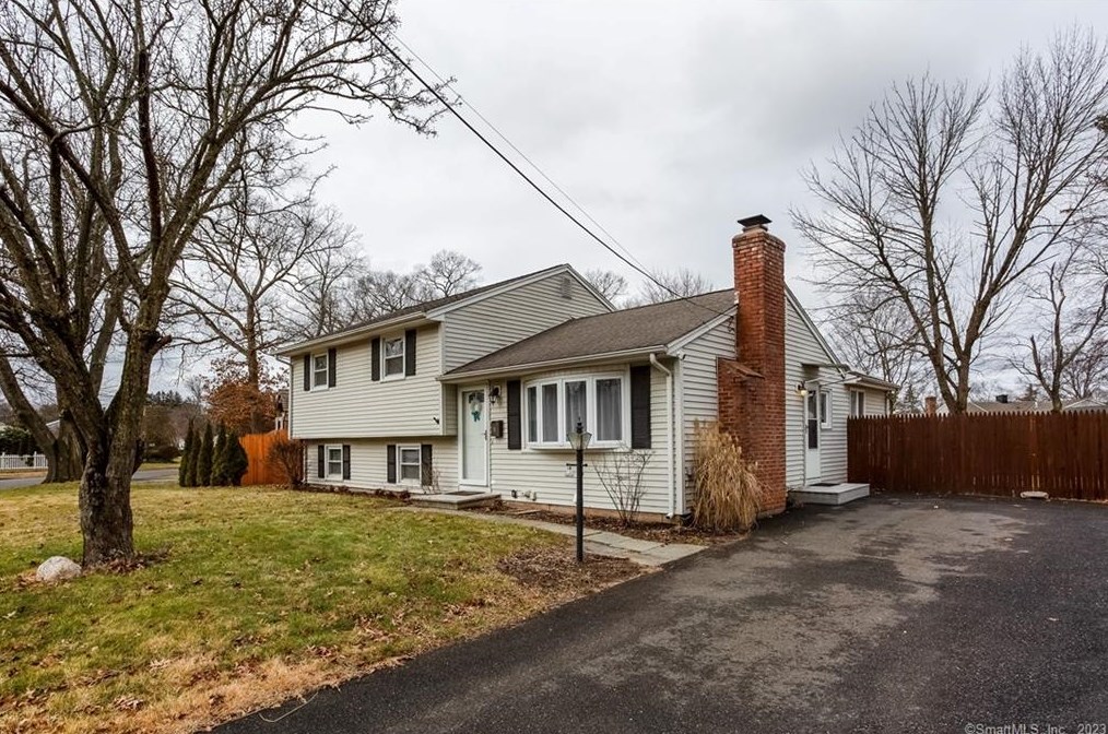 6 Pinecrest Dr, Plainville, CT 06062