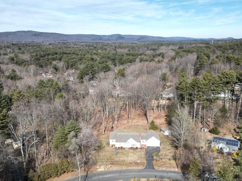 24 Ichabod Rd, Simsbury, CT 06070-2813