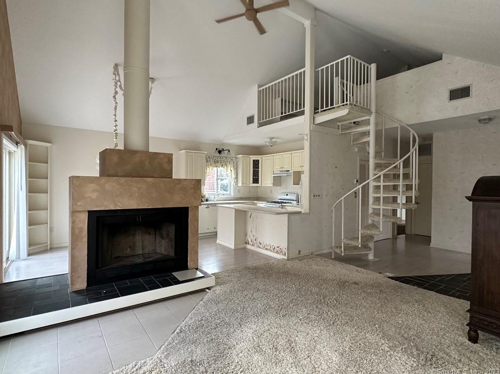 23 Cherry St, Branford, CT 06405