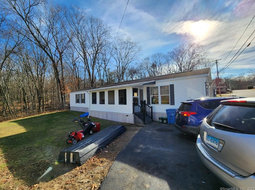 10 Pacemaker Ave, Norwich, CT 06360