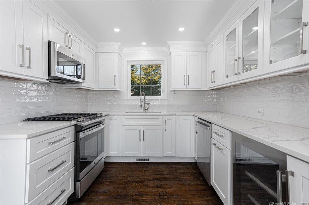 40 Poe Ct, Fairfield, CT 06825