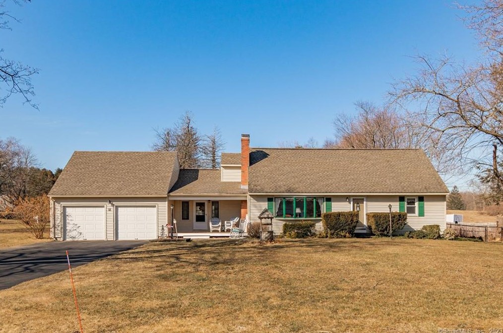 18 Kearns Cir, Granby, CT 06035
