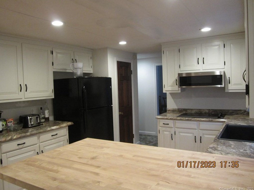169 Old Farms Rd, Simsbury CT  06092-2122 exterior