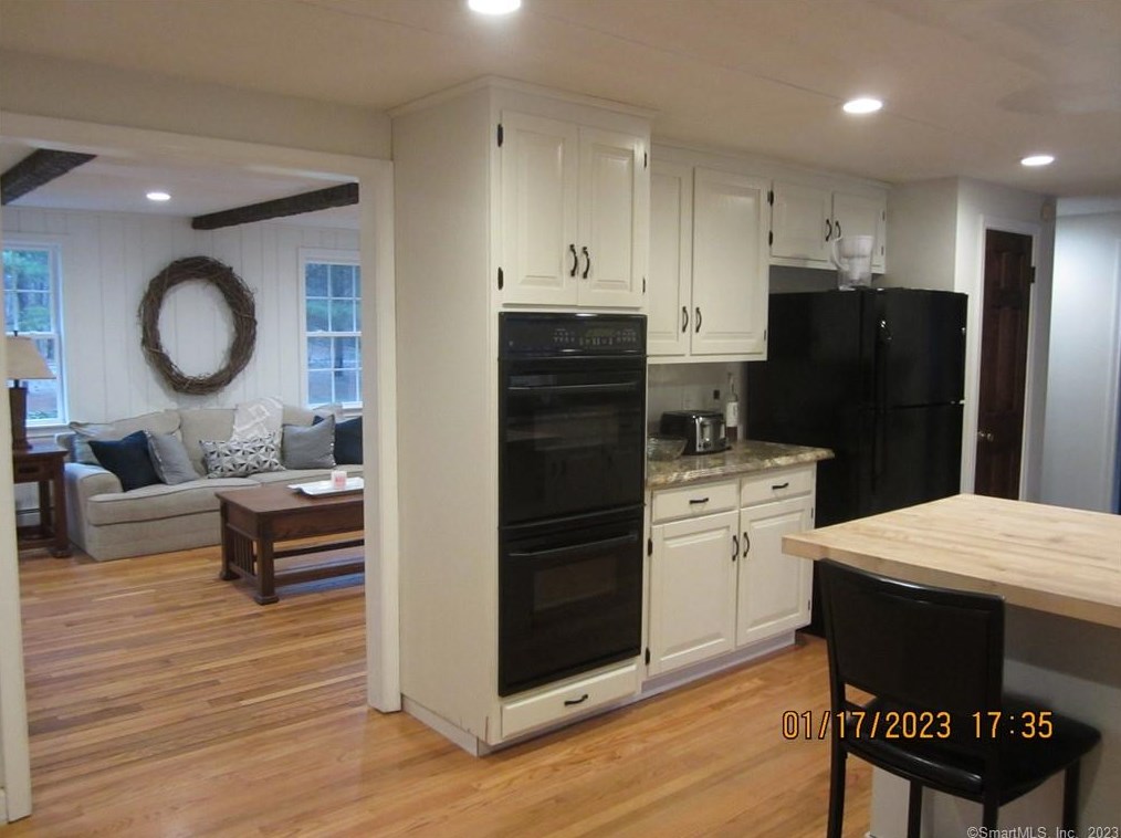 169 Old Farms Rd, Simsbury CT  06092-2122 exterior